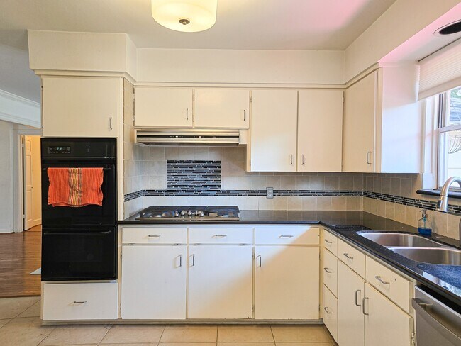 Foto del edificio - 9507 Meadowbriar Ln