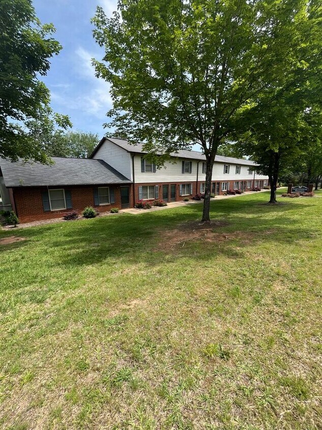 Primary Photo - Renovated 2BD/1.5 Unit at Northowne Heights