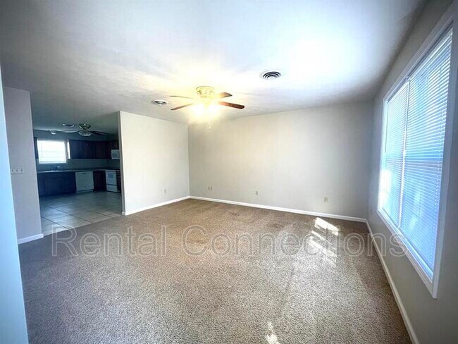 Foto del edificio - 707 Katie Ln
