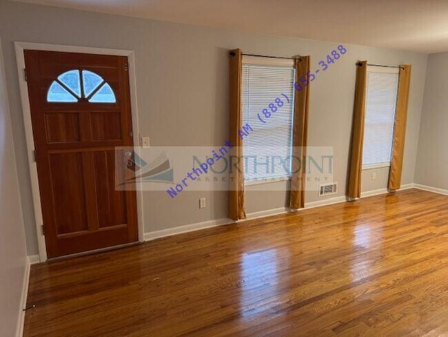 Building Photo - Well maintained home in great location!