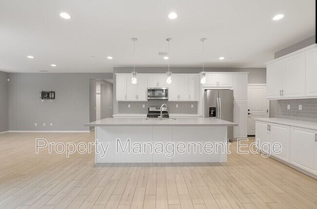 Foto del edificio - 662 Gemstone Dr