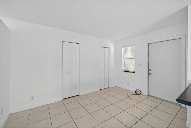 Photo - Bright & Modern 1-Bedroom Apartment in Prime Oakland Park Location