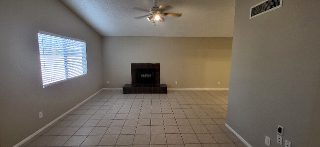 Foto del edificio - 1567 W Javelina Ave