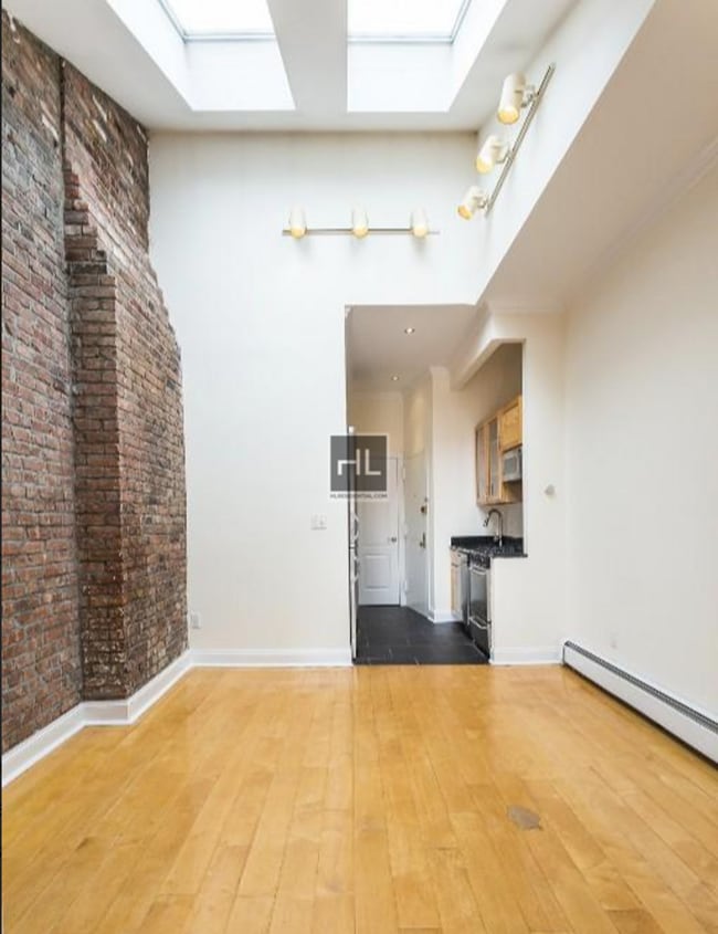 Building Photo - Avenue B