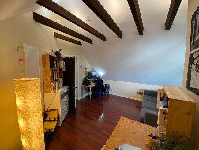 Foto del edificio - 381 Highland Ave