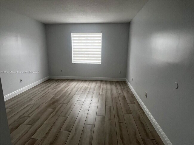 Foto del edificio - 9650 NW 2nd St