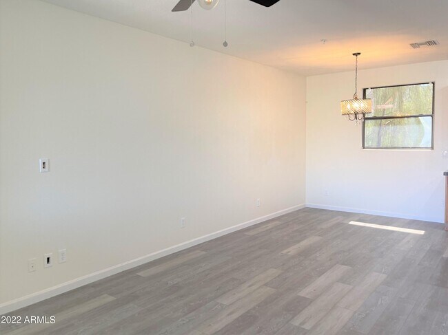 Building Photo - 112 W Milada Dr
