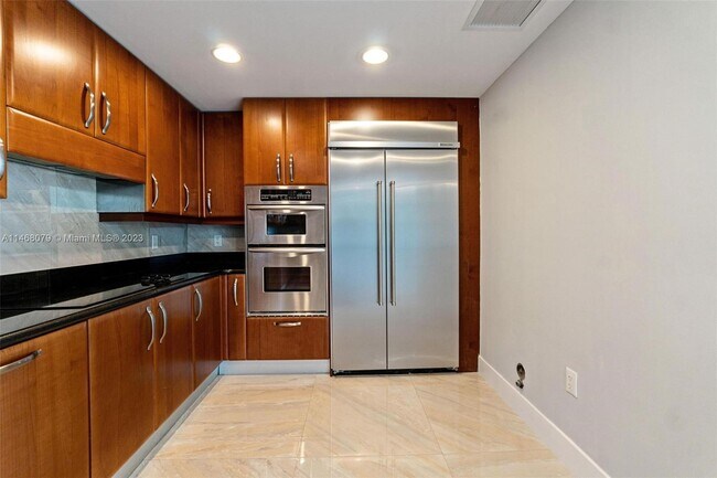 Building Photo - 19400 Turnberry Way