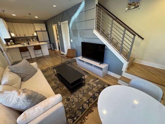 Foto del edificio - Stunning Townhome In Jefferson Park