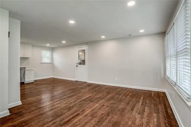 Building Photo - Lowell Avenue