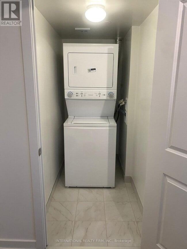 Photo du bâtiment - 1010 Sandy Beach Rd