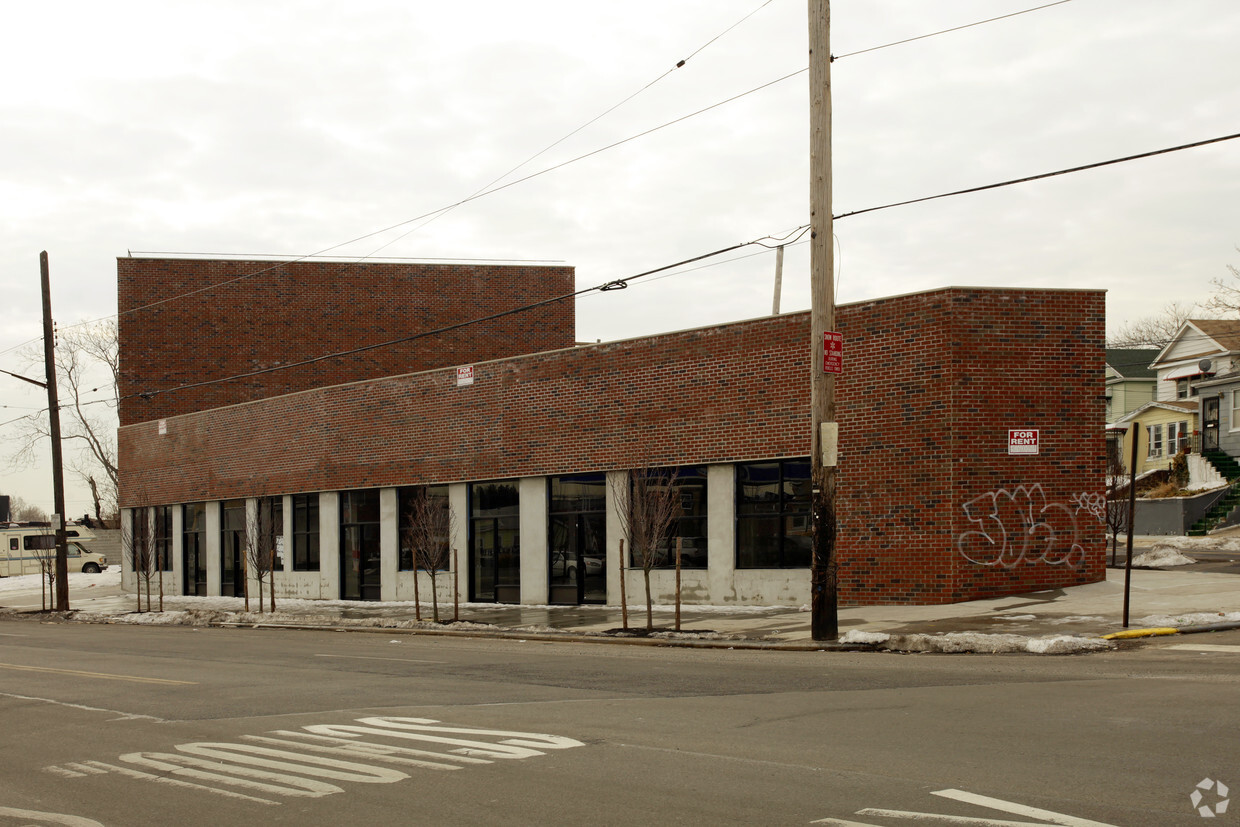 Building Photo - 461 Sound View Ave