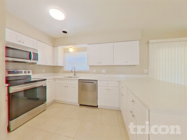 Foto del edificio - 15375 Hopedale Ln