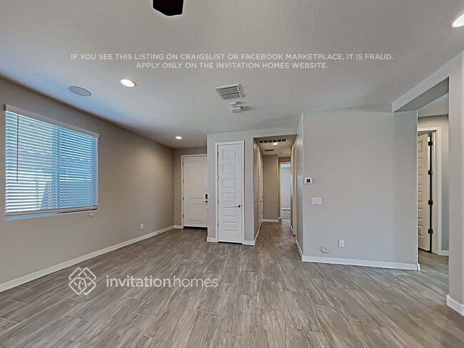 Foto del edificio - 18822 W Canterbury Dr