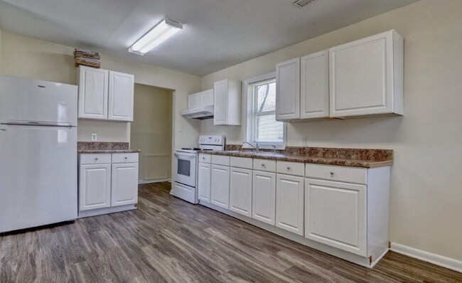 Building Photo - 1106 E Stewart Cir