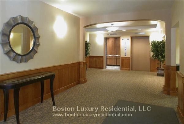 Building Photo - 10 Magazine St