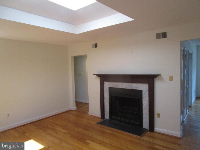 Building Photo - 2904 13th Rd S