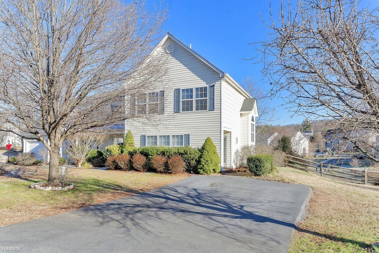 221 Buttercup Ln, Charlottesville, VA 22902 House Rental in