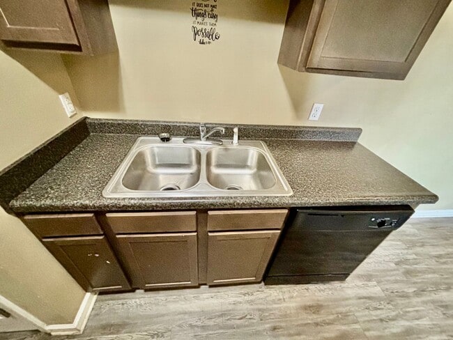 Building Photo - Affordable 2 Bedroom Living in the Heart o...