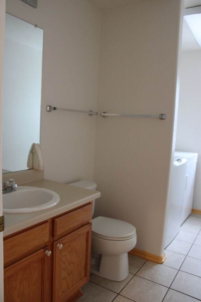 Foto del edificio - 4 Bedroom Home in Superior Available Now!