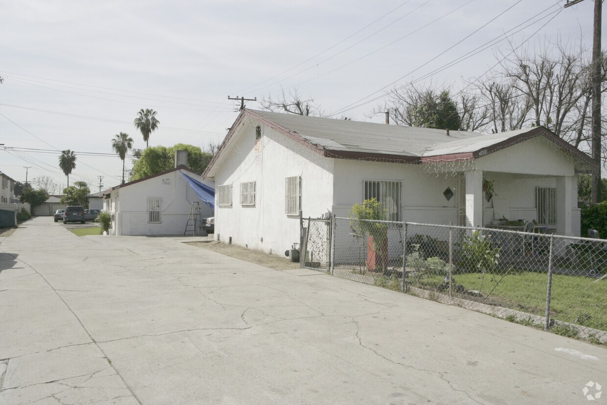 Primary Photo - 5800 Clara St