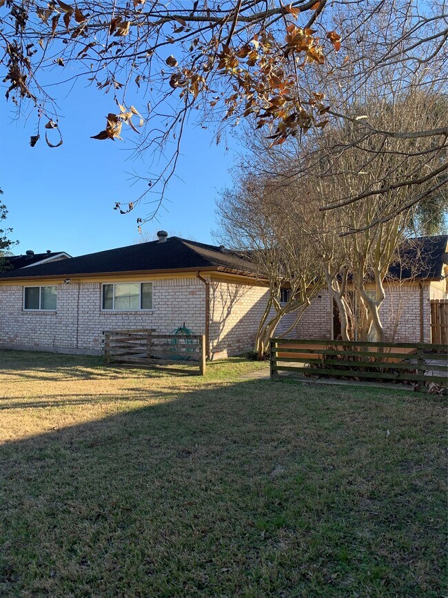 Foto del edificio - 12418 South Dr