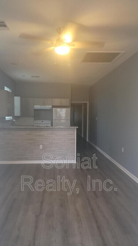 Building Photo - 1725 Nunez St