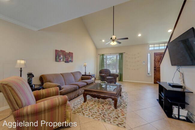 Building Photo - 5 br, 4 bath House - 713 Dominik