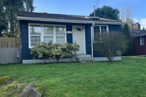 Charming and bright 3 bedroom in Haller Lake - Charming and bright 3 bedroom in Haller Lake