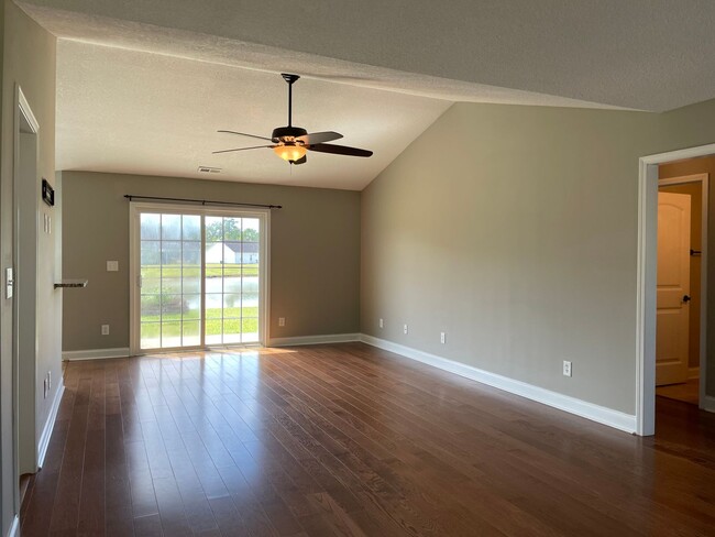 Building Photo - 3 Bedroom/2 Bath in Conway! 2 Car Garage &...