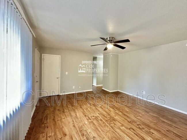 Building Photo - 806 Maumee Dr