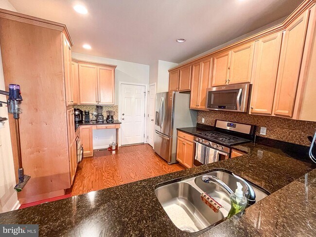 Building Photo - 221 Sills Ln