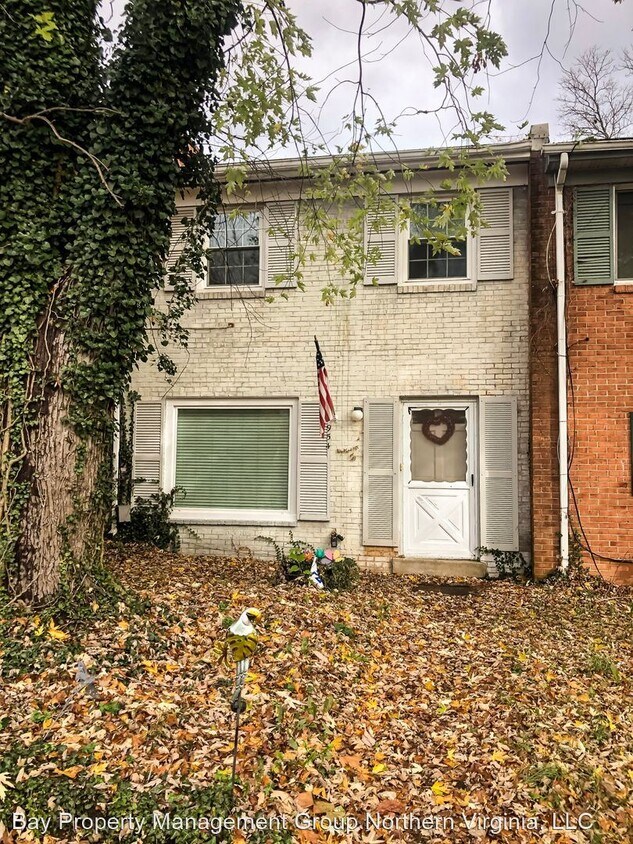 Primary Photo - 3 br, 2.5 bath House - 954 PARK AVENUE