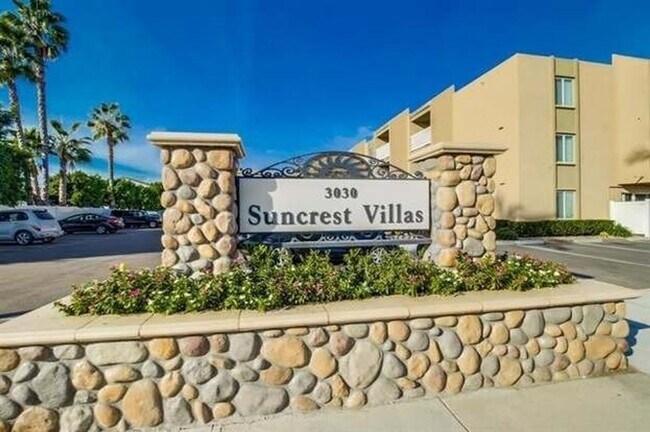 Building Photo - 3030 Suncrest Dr