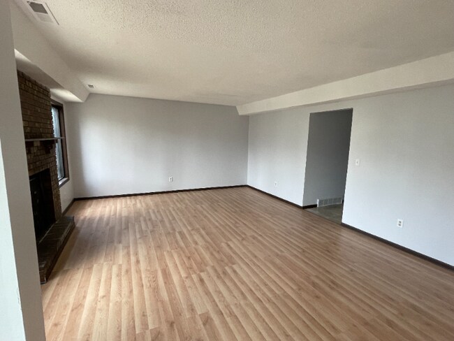 Foto del edificio - 750 8th Ave S