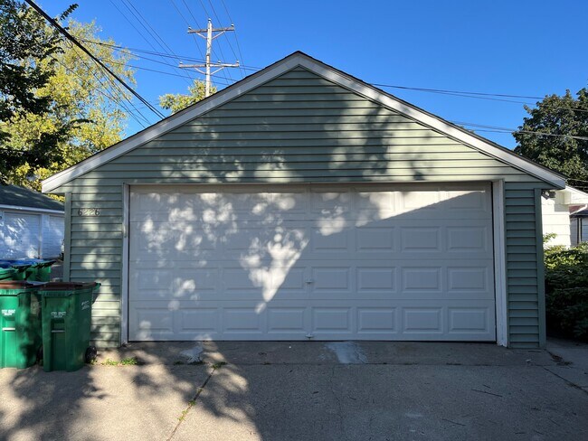 Building Photo - 6224 Goodrich Ave