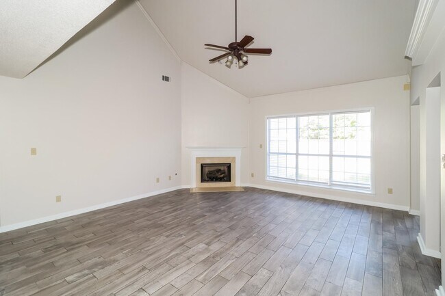 Foto del edificio - 4704 Ashcroft Dr