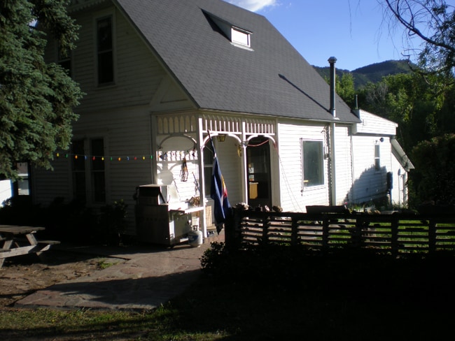 Foto del edificio - 590 Sawmill Rd