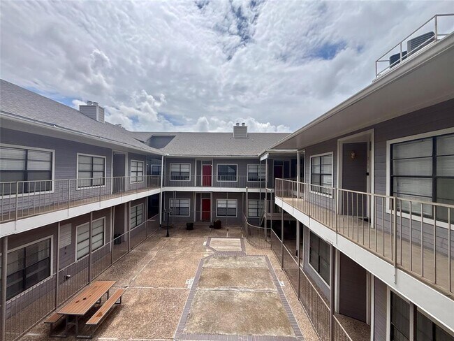 Foto del edificio - 915 W 23rd St