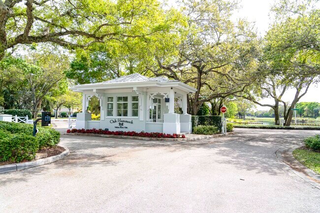 Foto del edificio - 2320 Water Oaks Ln