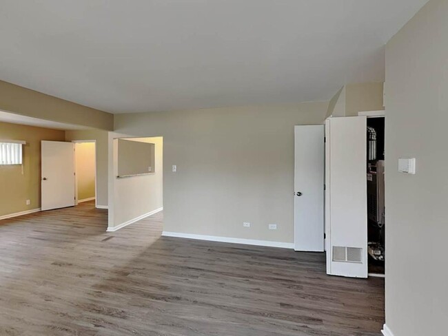 Foto del edificio - 3 bedroom in Hoffman Estates IL 60169