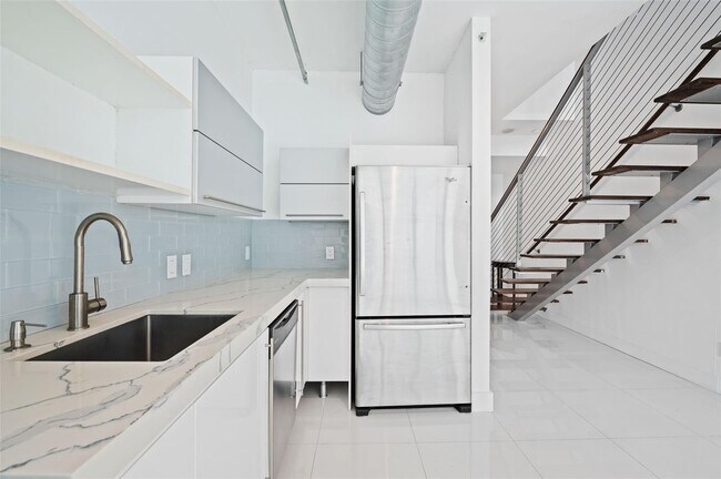 Foto del edificio - 690 SW 1st Ct