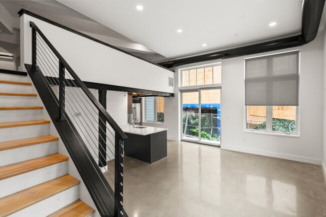 Building Photo - 26 Hichborn St