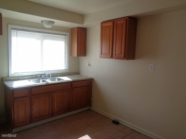 Foto del edificio - 3 br, 1 bath House - 19957 Westbrook St