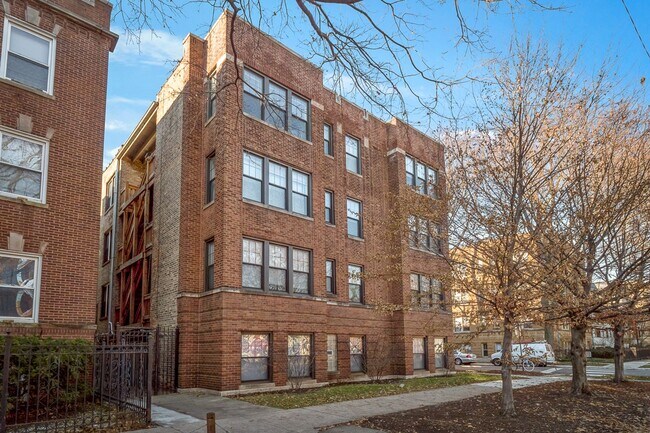 Foto del edificio - 1955 W Winnemac Ave