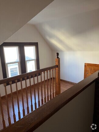 Building Photo - 518 5th Ave S