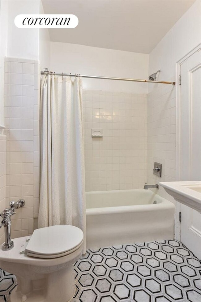 Building Photo - 55 East 86th St