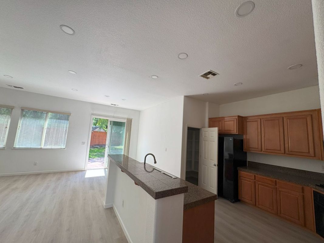 Foto del edificio - 2638 Breaker Way