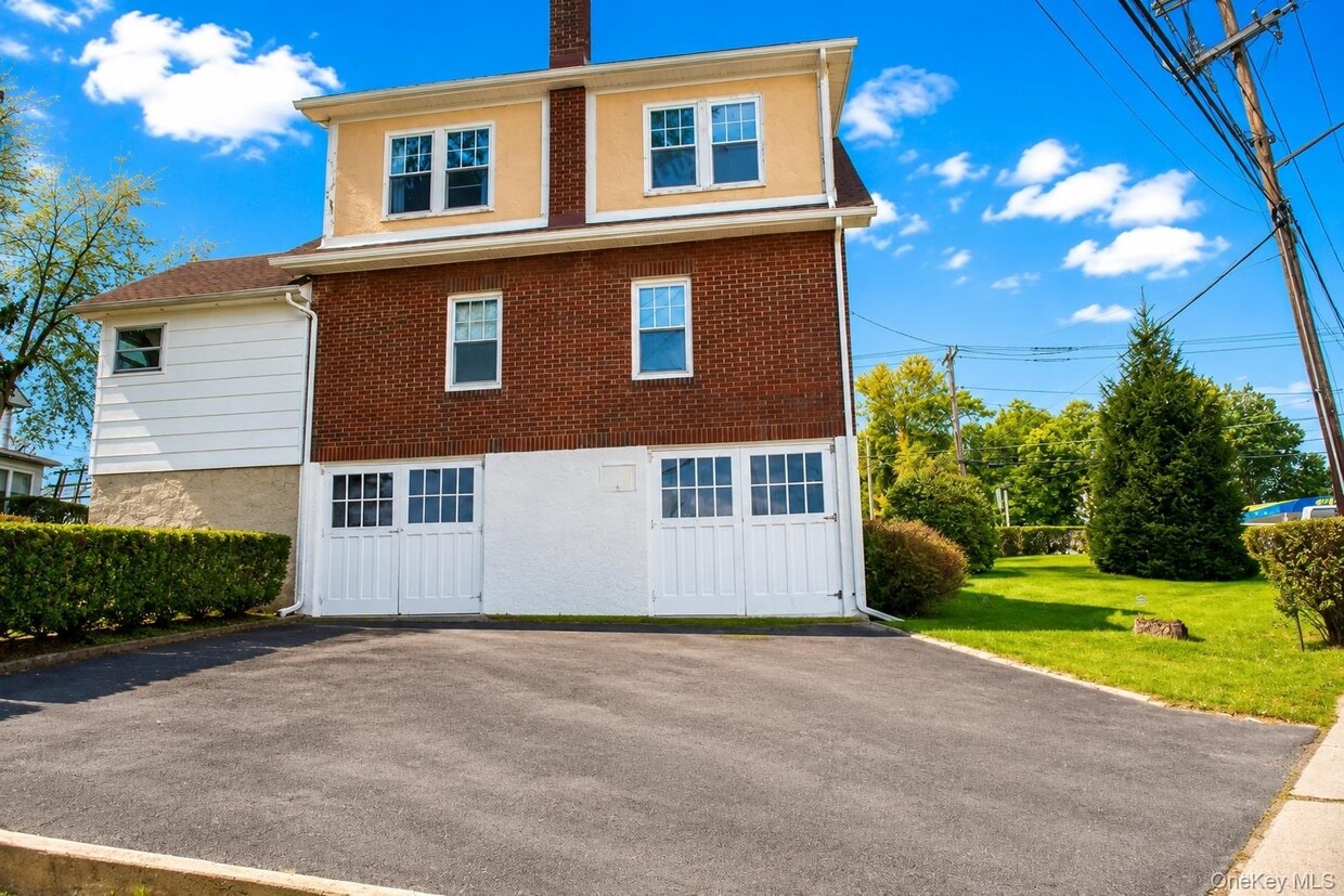 Building Photo - 153 Wisner Ave