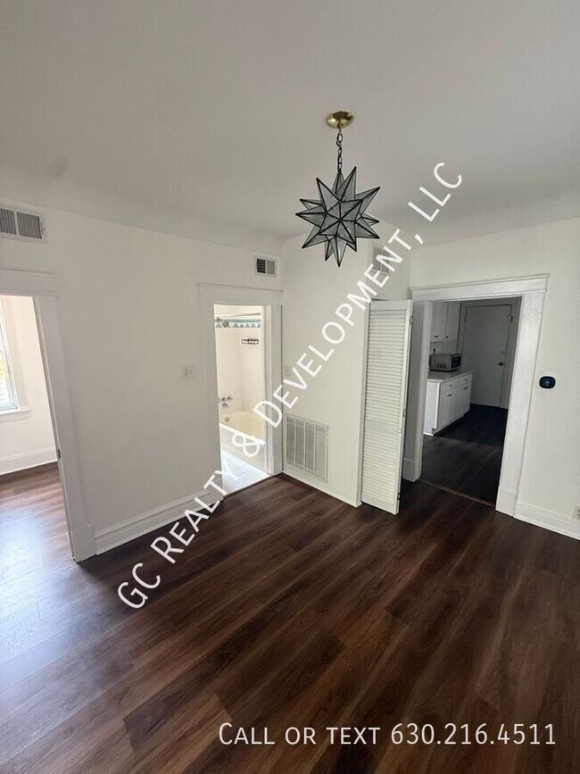 Foto del edificio - 1439 N Artesian Ave